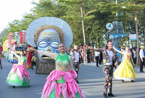 h-anh-le-hoi-duong-pho-quang-truong-bien-sam-son.jpg